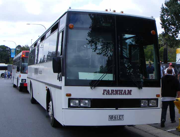 Farnham Roadlines MCA SB61ET